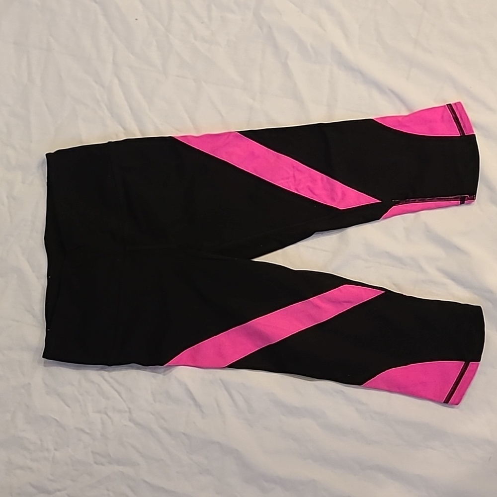 Black and hot pink VS capris size XS